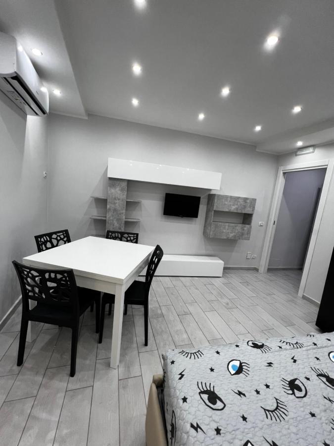 Smart'S House Deluxe Quartieri Spagnoli เนเปิลส์ ภายนอก รูปภาพ