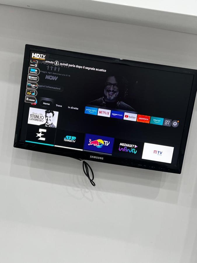 Smart'S House Deluxe Quartieri Spagnoli เนเปิลส์ ภายนอก รูปภาพ